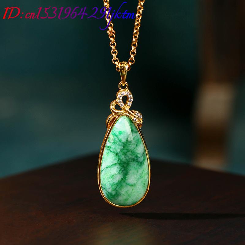 天然翡翠の水滴型ペンダントネックレス。石彫りの宝石を使用した - Necklaces のレビューと価格