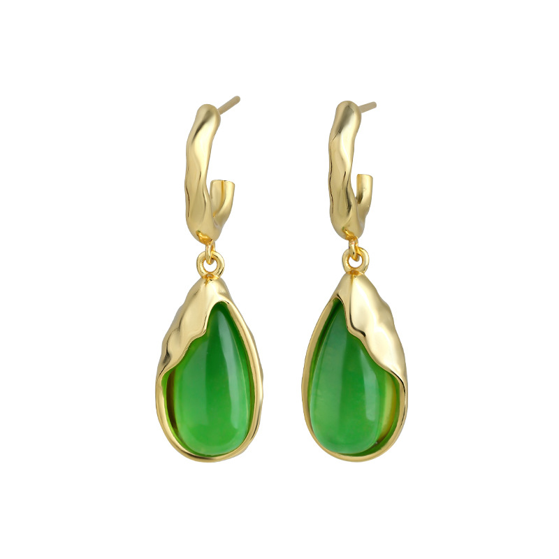 緑色の本物の翡翠を使用した、水滴型のイヤリング。女性への贈り - Earrings のレビューと価格