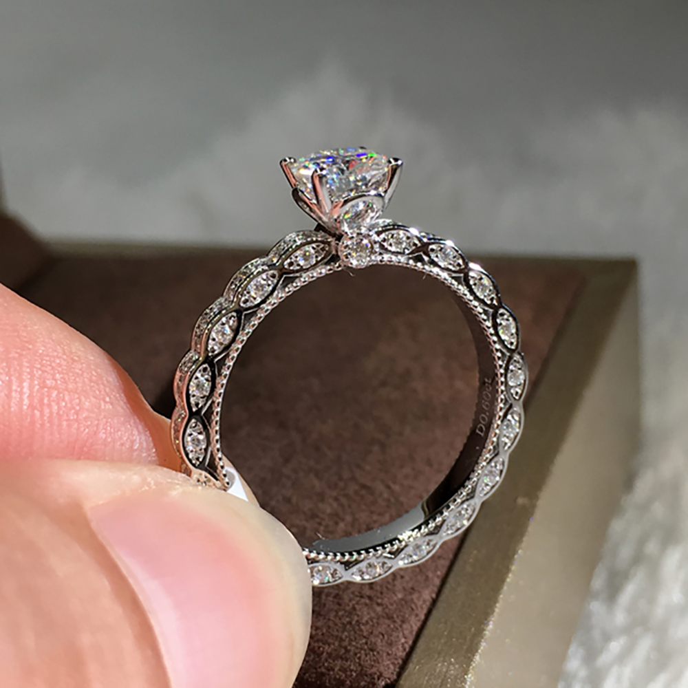 カスタムソリッド18K Au750ホワイトゴールドレディース - Moissanite Engagement Ring 1 Carat のレビューと価格